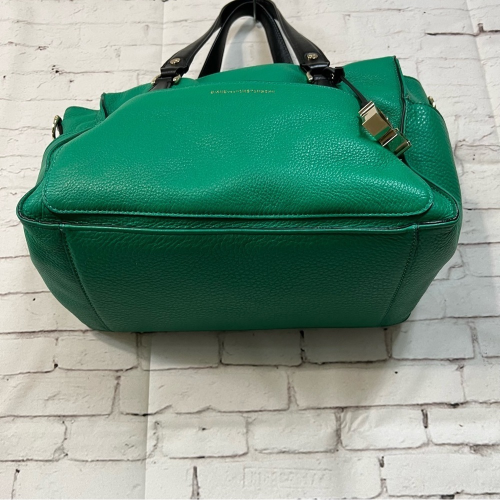 DIANE Von FURSTENBERG Spring Green LEATHER CONVERTIBLE Crossbody SATCHEL BAG - Picture 9 of 16